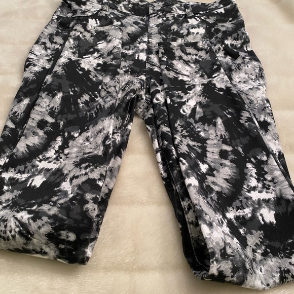 Black& White Printed Tights Size 4/6- Stylish and Comfortable - Picture 8 of 10